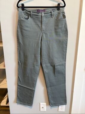 Gloria Vanderbilt light grey ankle jeans